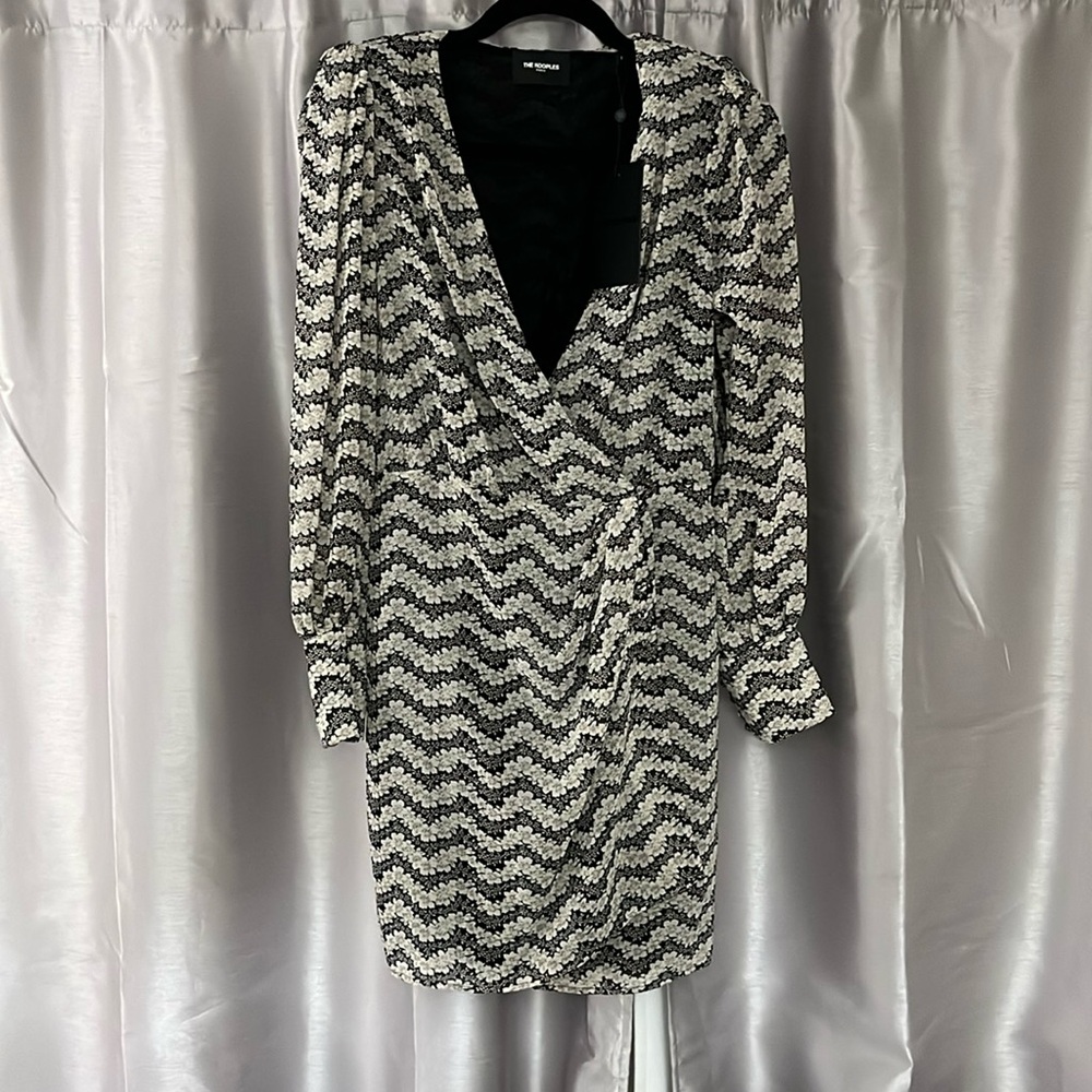 Kooples dress blacktop beige flowers V neck sheer pleated shoulder sleevebutton